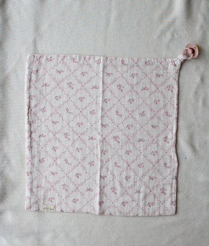 Mauve Lattice Lovey